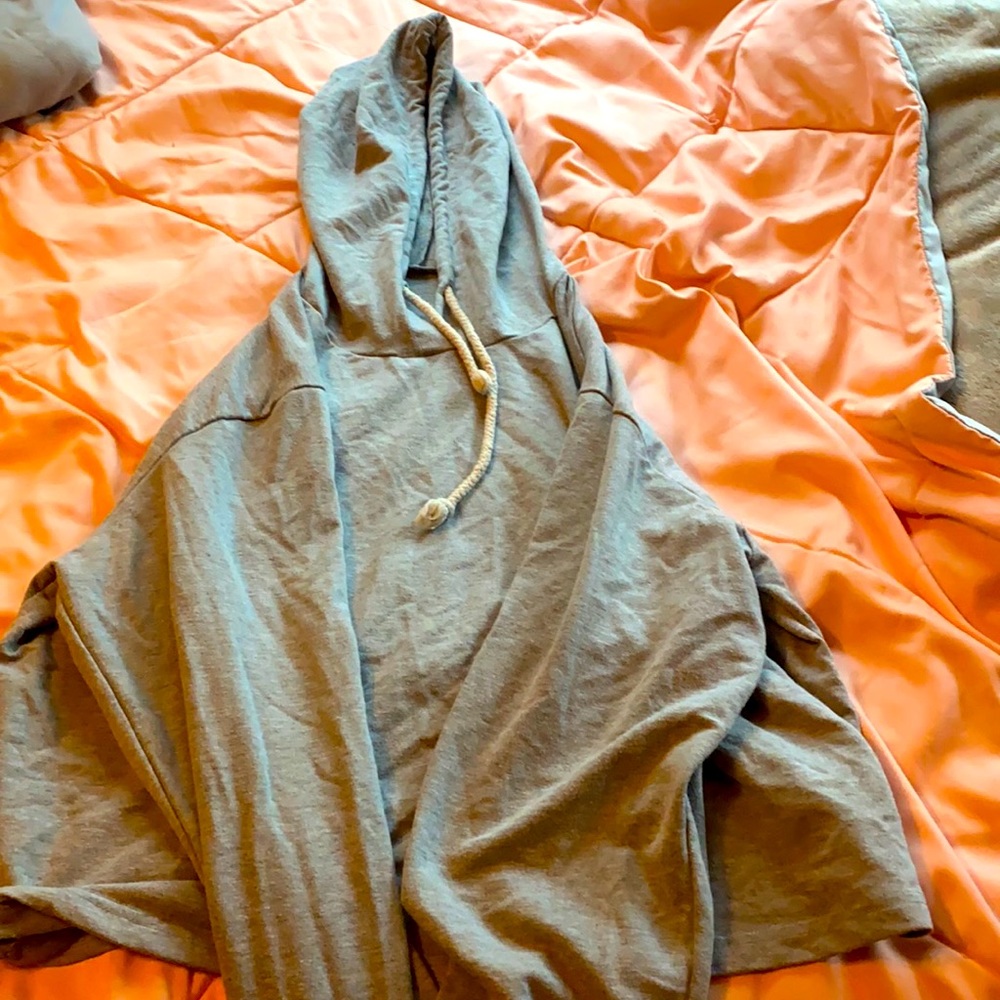 Brand: forever 21 size: XL color: gray (cropped)